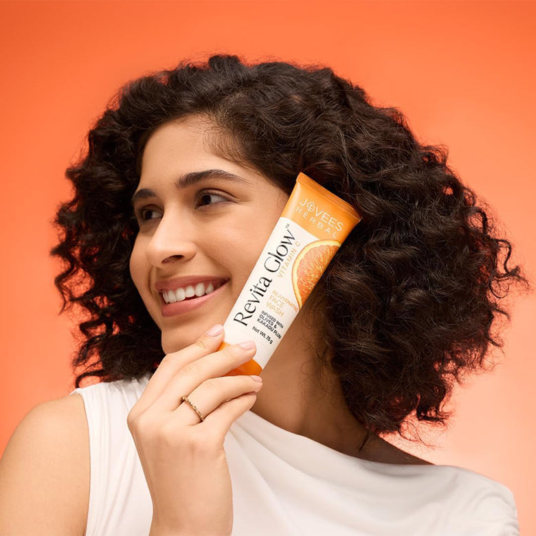Jovees Revita Glow Vitamin C Face Wash 75G