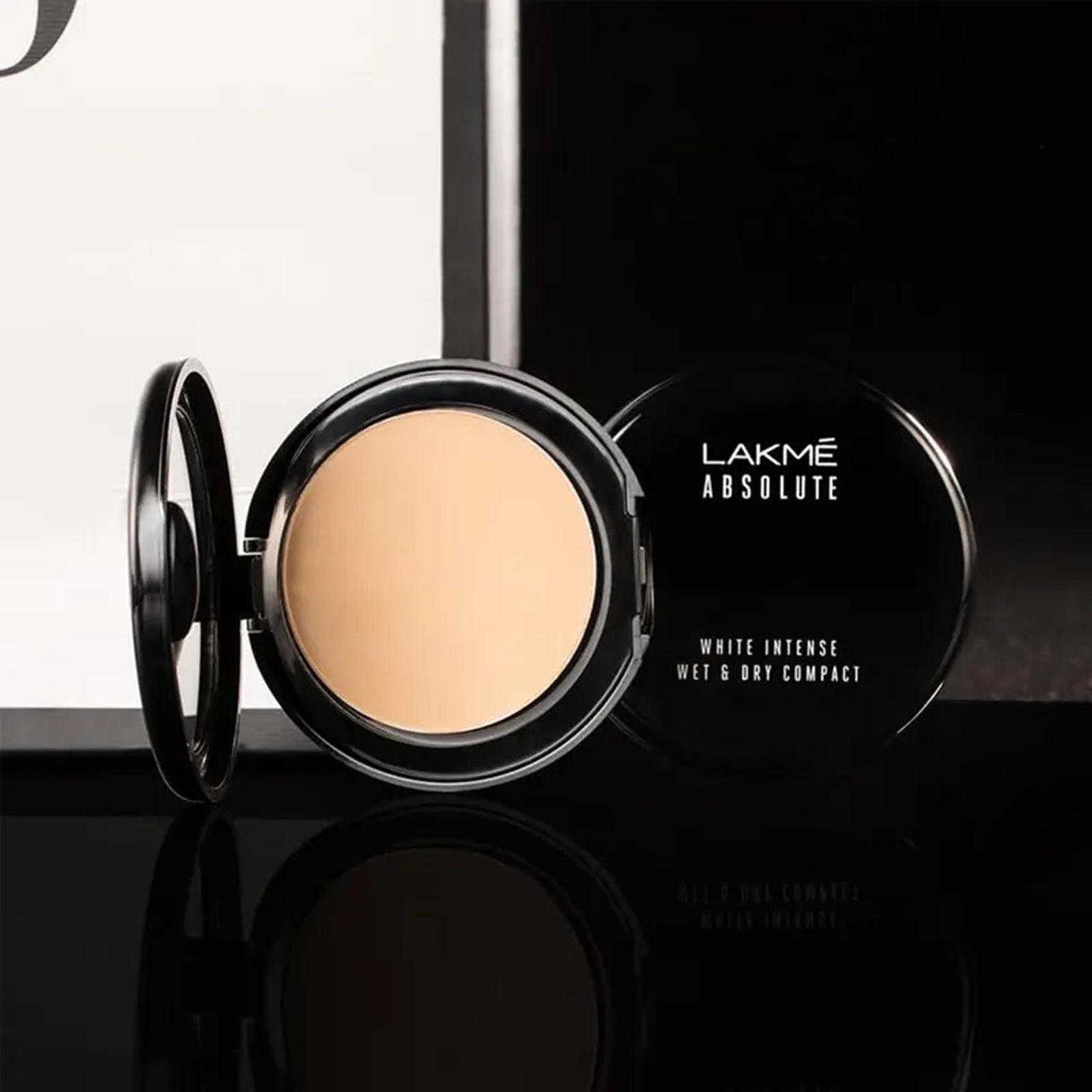 Lakme Unreal Dual Cover Pressed Powder