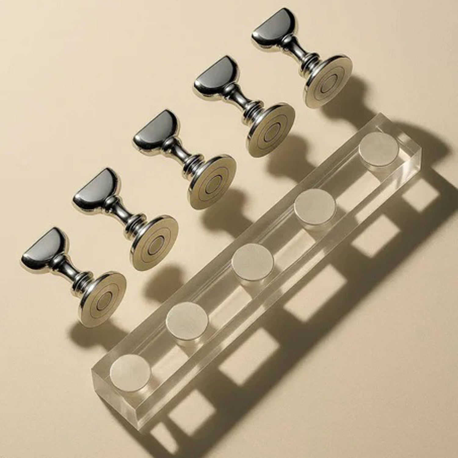 Shills Nail Stand Magnetic-Silver Spn-1179
