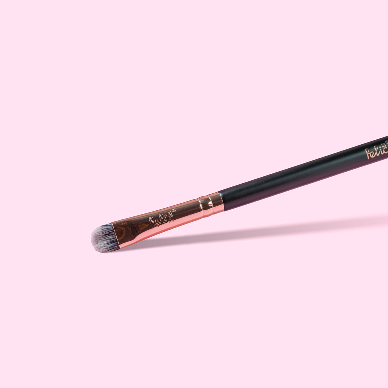 Felic 21 Eye Brush E17 Cut Crease Brush